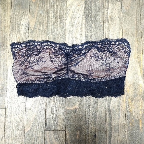 Abercrombie & Fitch Other - NWOT Abercrombie and Fitch Black Lace Strapless Bralette Bra M
